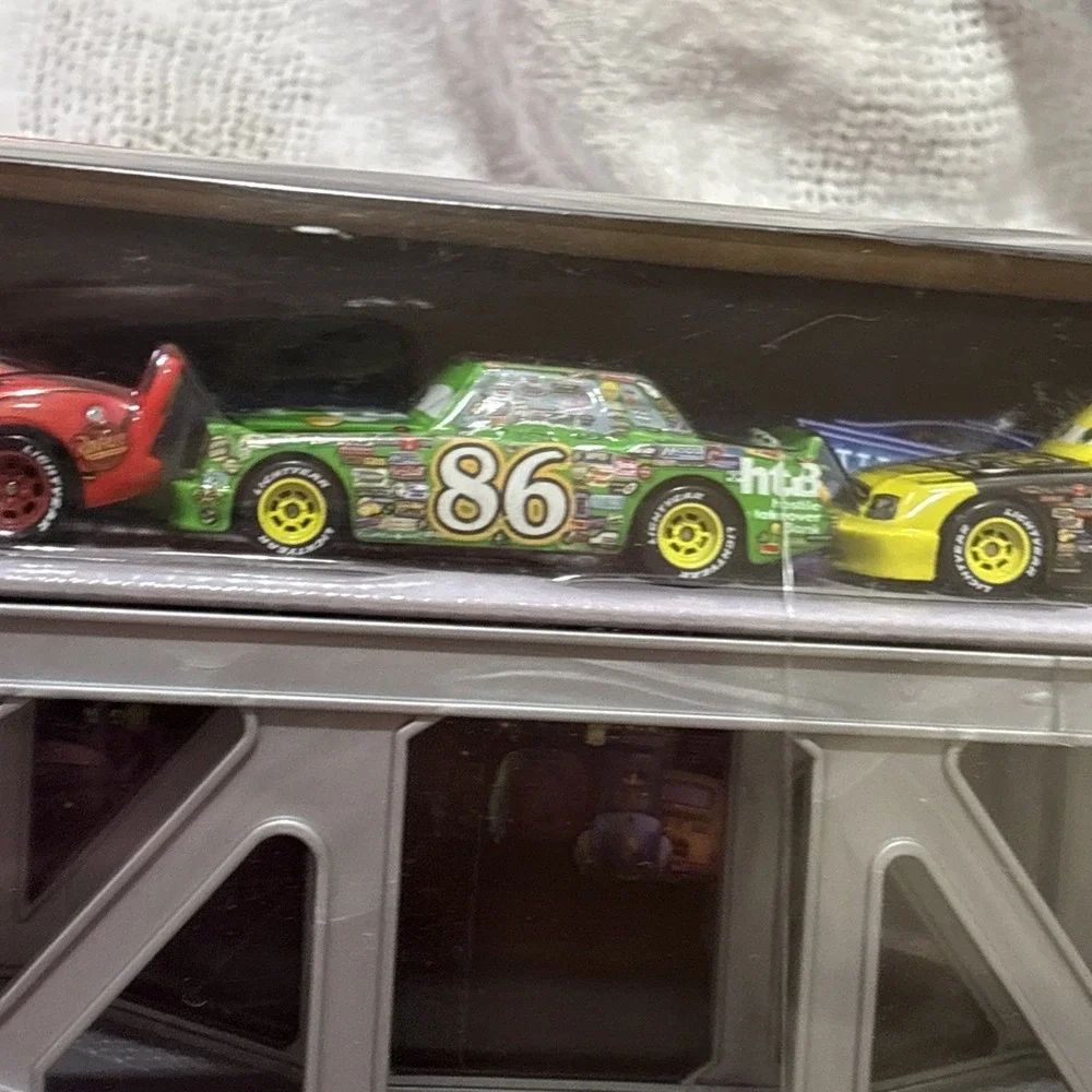 NIB Disney Pixar Cars Mack Transporter with 3 Cars Set: Lightning McQueen